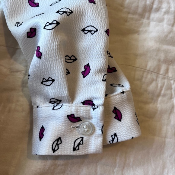 Jones New York Collection Lip Print Button Down Shirt size 8 - Picture 7 of 8